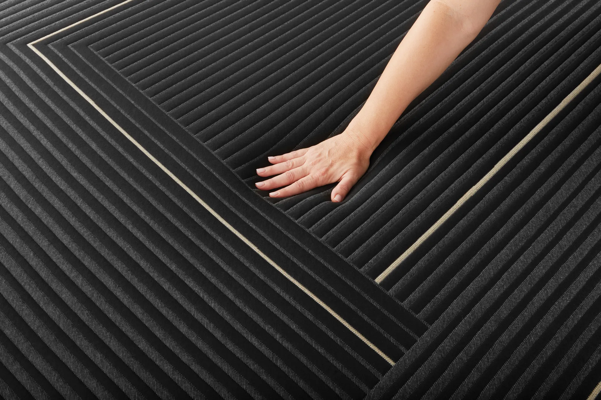 beautyrest-black-hybrid-kx-class-mattress1